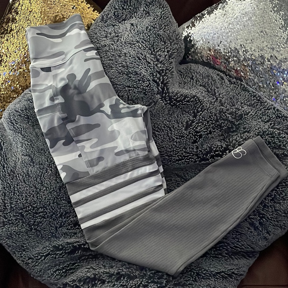 Bombshell Sportswear camo pocket thigh high leggings